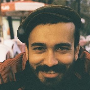 “Masraflar, kendi oluşabilmenin ekstresi.” | İlker Şaguj’dan bir şiir.