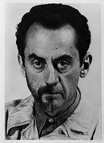 “Birinin hiçbir şey bilmediği / Bir başkası hakkında” | Man Ray’den bir şiir (Çeviren: Ahmet Güntan)
