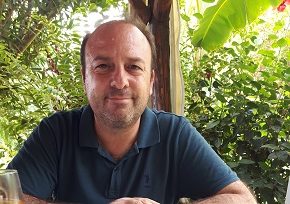 "Ana baba kavgasında süt sokulur araya." | Murat Üstübal'dan bir şiir.